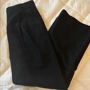 Black Pant Trousers. Perfect for brunch, casual work day    Pairs w/ sneakers